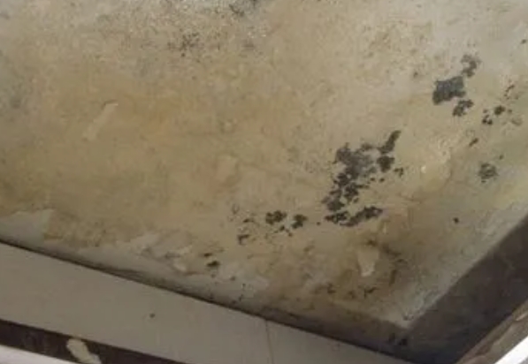 月湖阳台漏水维修公司分享下月湖卫生间渗水维修需要注意哪些问题。