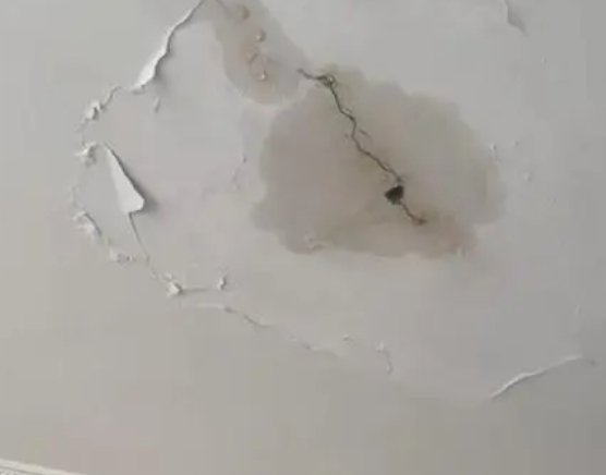 月湖阳台漏水维修公司分享下屋面防水工程质量问题原因分析
